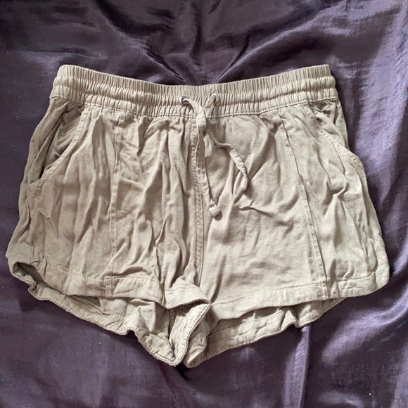 Revamped Army Green Linen Shorts - Picture 1 of 2